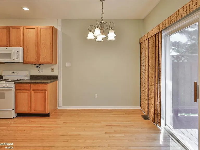8149 Cross Creek Cir — Photo 14