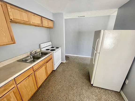 3rd image of 4615 Edgewater Dr #1