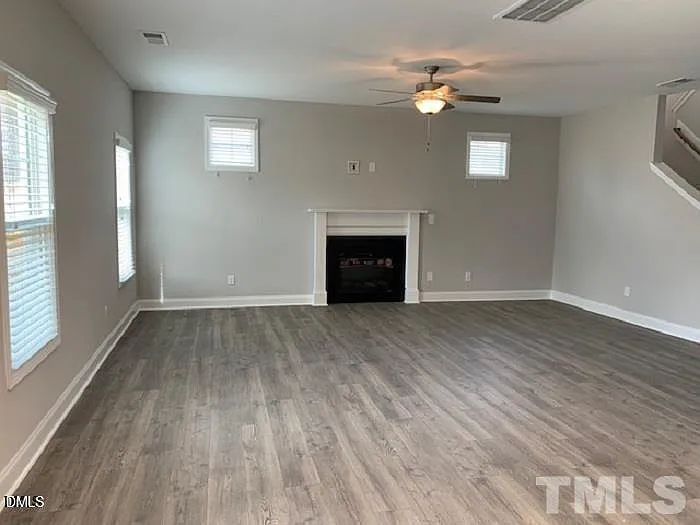 3 bed, 2.5 bath, 1812 sqft, $1,995 — Photo 3