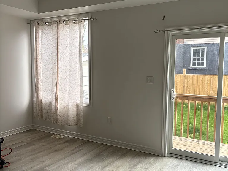 162 Glow Ave — Photo 2
