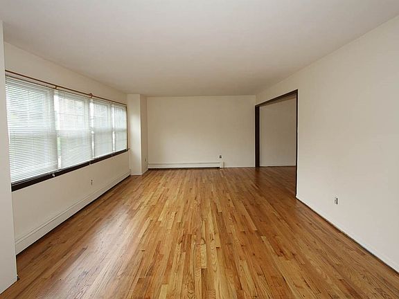 5th image of 19 Johnston Ave