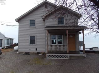 8723 Sand Beach Rd, Oak Harbor, OH 43449