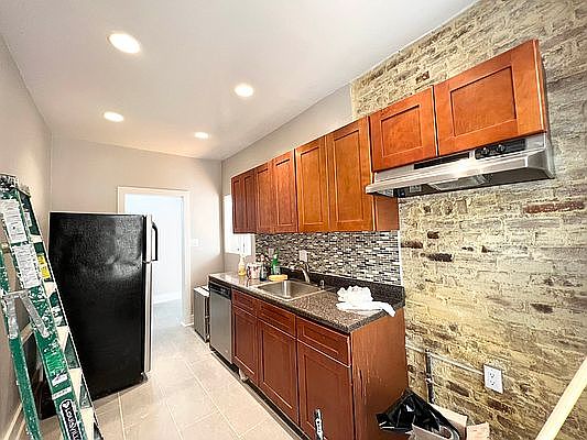3rd image of 530 E 22nd St #3