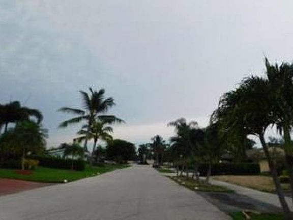 5th image of 712 Chatelaine Blvd