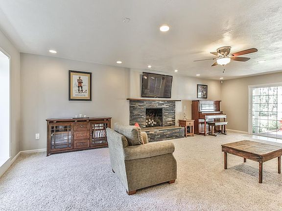 3rd image of 4731 Bayou Vista Dr