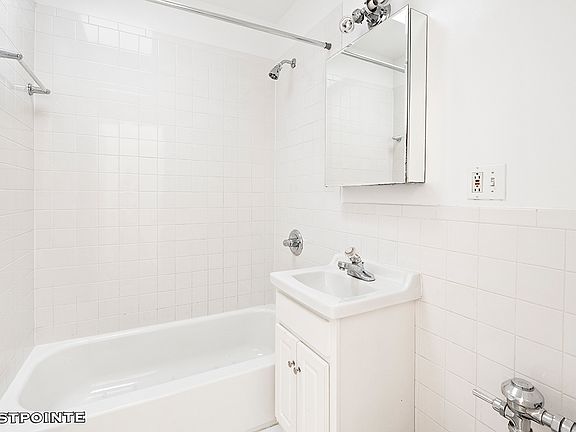 4th image of 312 W 23rd St APT 4M