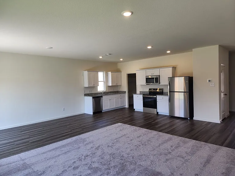 4921 Weymouth Dr — Photo 2