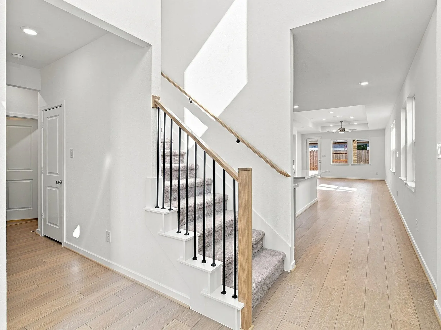 5 bed, 3.0 bath, 2413 sqft, $3,400 — Photo 2