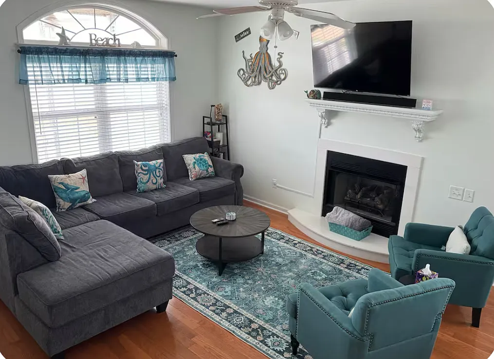 5 bed, 3.5 bath, 2250 sqft, $2,900 — Photo 3