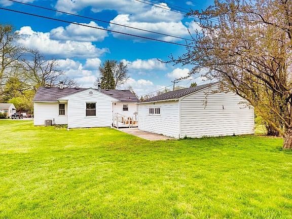 3rd image of 2257 Merrill Ave