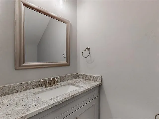 212 Cottage Ct — Photo 16