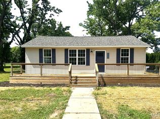 905 W Hays St, Keyesport, IL 62253