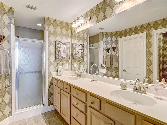 5th image of 403 Tarpon Ave APT 409