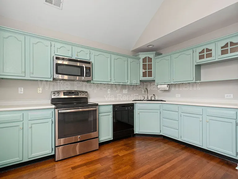 8401 Southgate Commons Dr — Photo 7