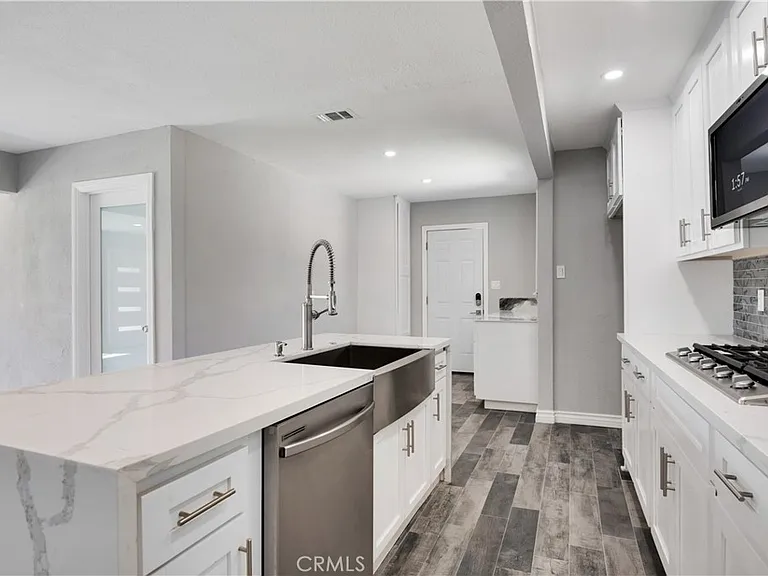 517 N Chalburn Ave — Photo 9