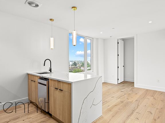 3rd image of 2402 Cortelyou Rd #622