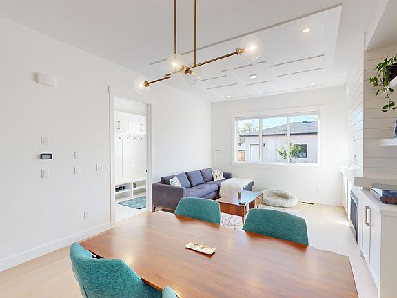 4th image of 905 21st Ave NW