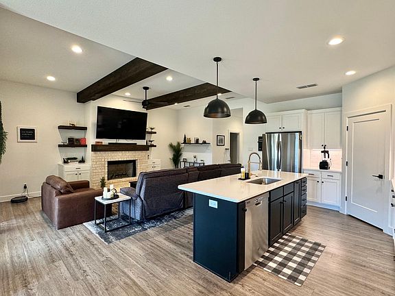 4th image of 4617 Seals Ln #1