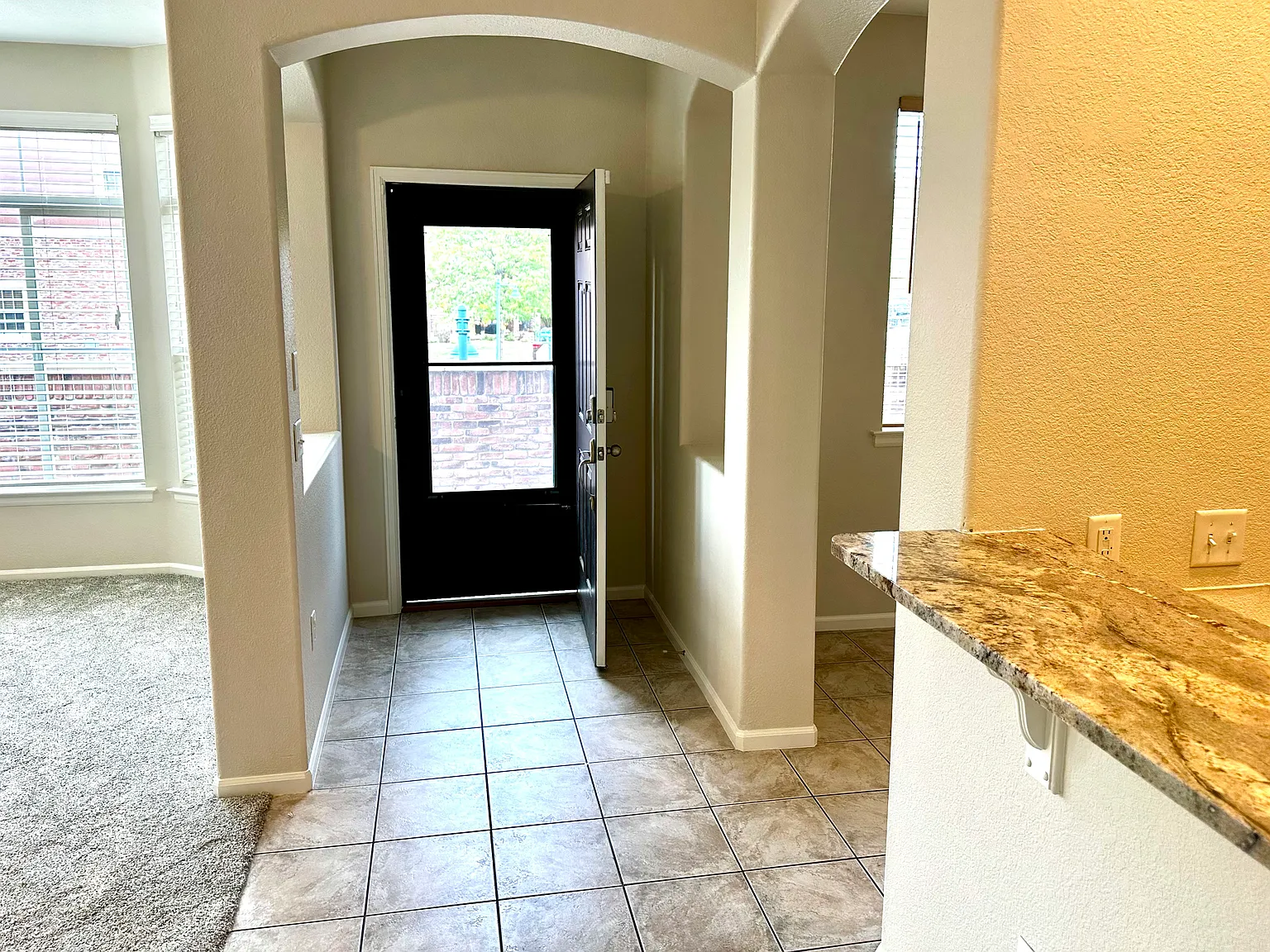 3 bed, 2.5 bath, 1950 sqft, $3,100 — Photo 4