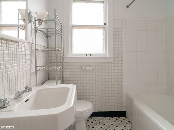 4th image of 1017 Circle Ave APT 2