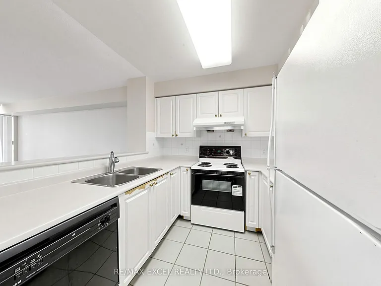 28 Pemberton Ave #706 — Photo 9