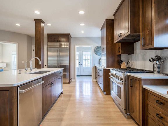 3rd image of 5459 N Shoreland Ave