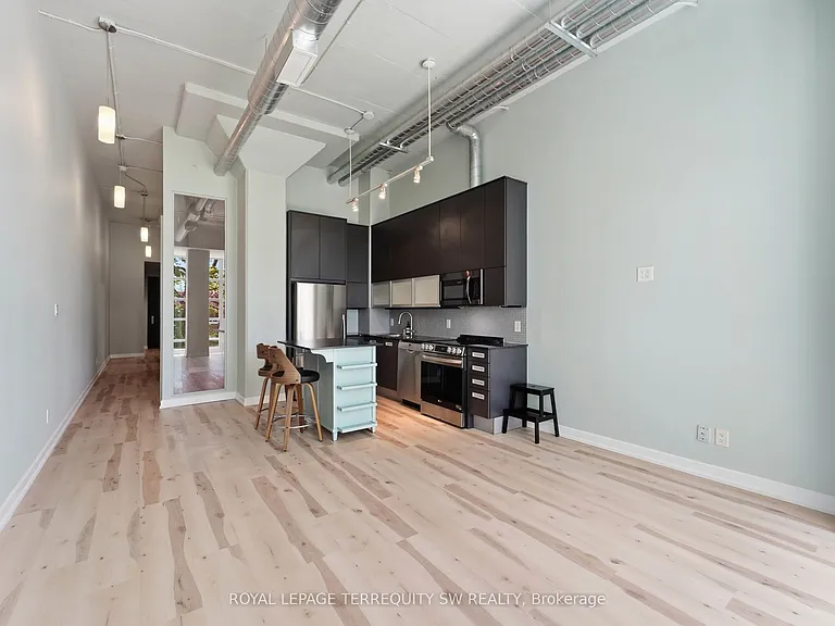 380 Macpherson Ave #324 — Photo 7