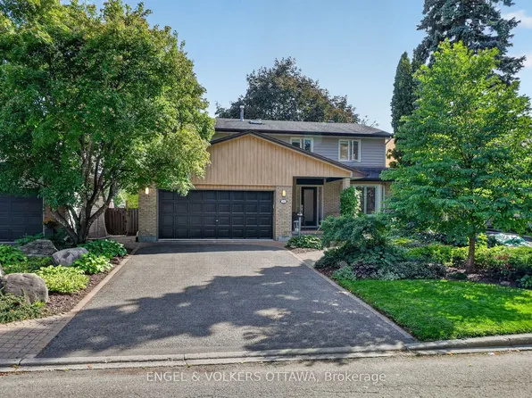 22 Lynhurst Ave, Ottawa, ON K1V 9W7