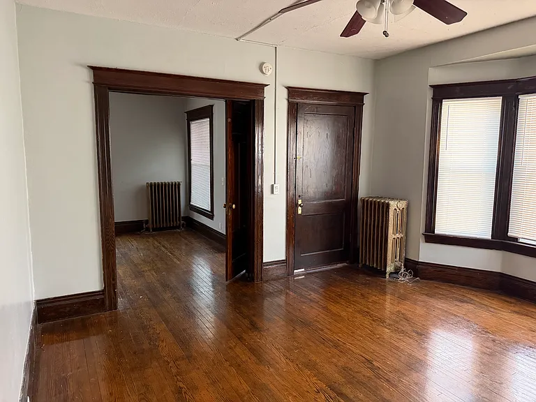 365 Alexander St — Photo 8