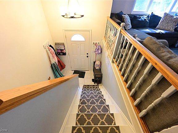 3rd image of 234 Beachwood Ave