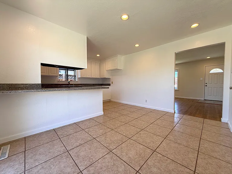 35930 Vinewood St — Photo 9
