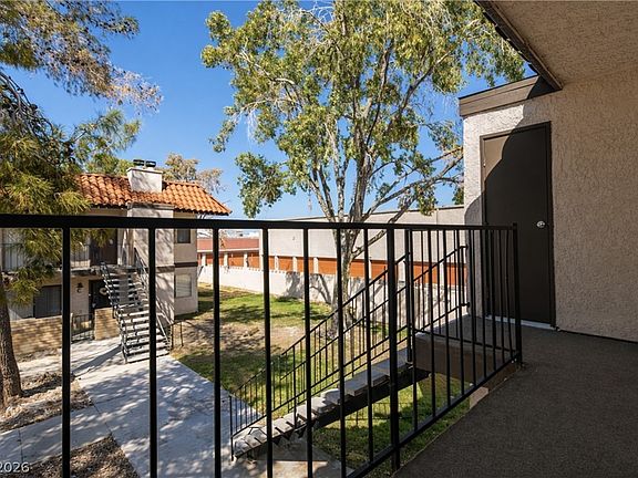 3rd image of 2771 Eldora Cir