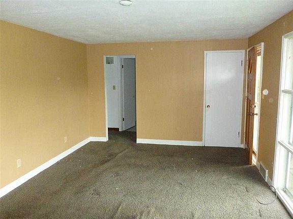 3rd image of 3749 Saranac Dr