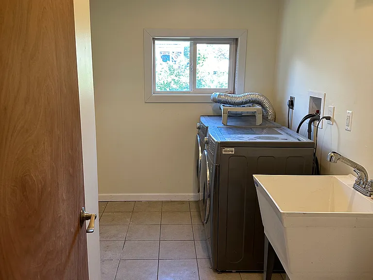 1105 N Main Ave — Photo 6