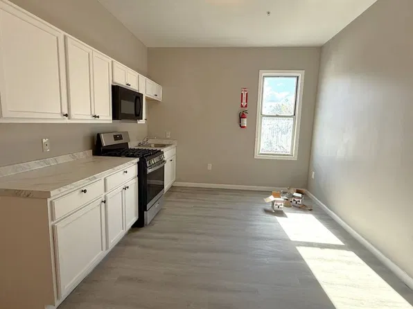 382 6th Ave W Suite 1, Newark, NJ 07107