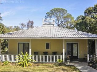 45 8th St, Apalachicola, FL 32320