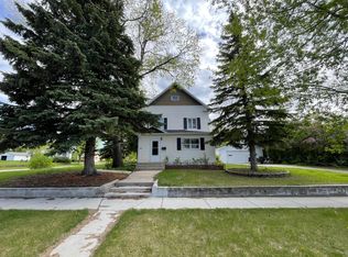 722 6th St NE, Devils Lake, ND 58301
