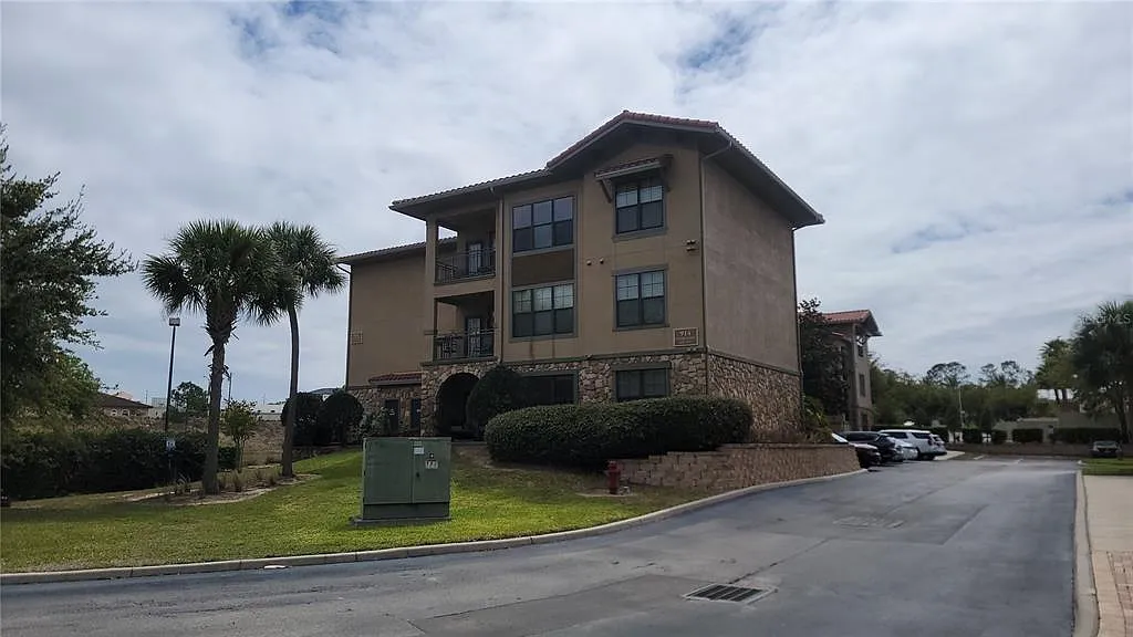 3 bed, 3.0 bath, 1217 sqft, $1,800 — Photo 2