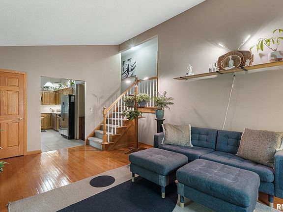 5th image of 918 32nd Avenue Ct