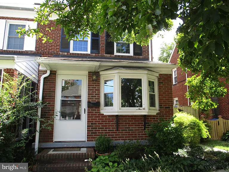 1102 16th St S — Photo 1