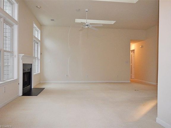 4th image of 6 Montford Ct