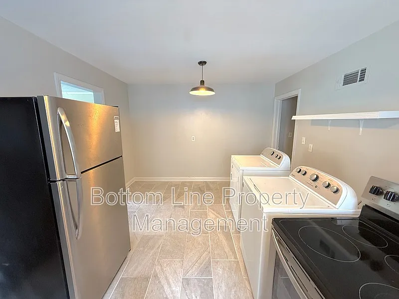 2 bed, 1.0 bath, 918 sqft, $1,695 — Photo 4