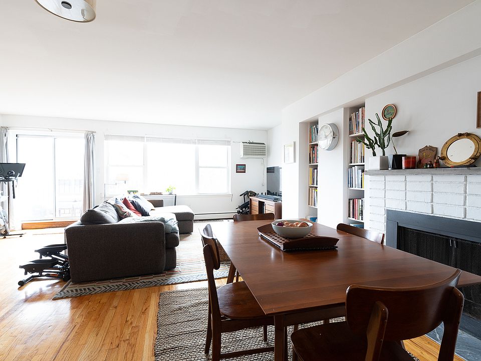 1st image of 184 De Graw St #3