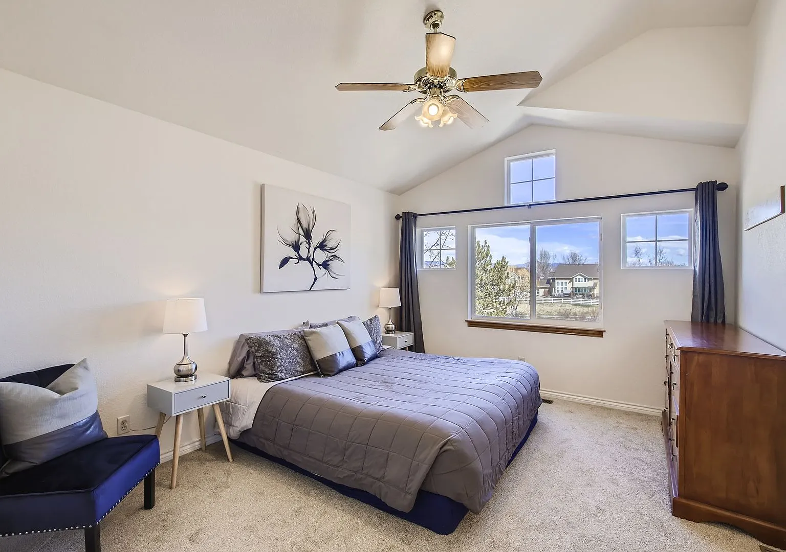 Spacious 4 BDR Longmont Home — Photo 3