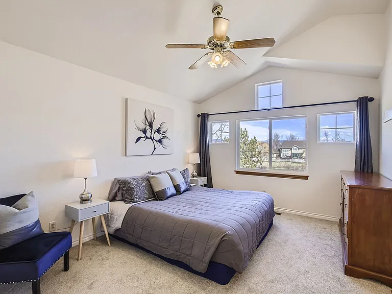 3974 Hawthorne Cir — Photo 3