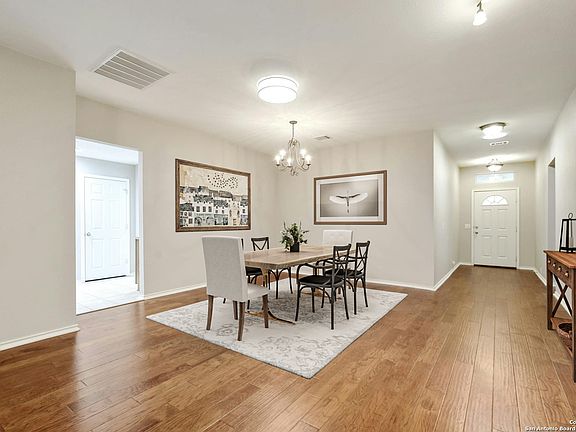 4th image of 15814 HASTINGS PARK