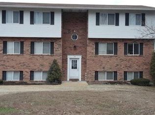 25 Village West Ct APT 102, Washington, MO 63090