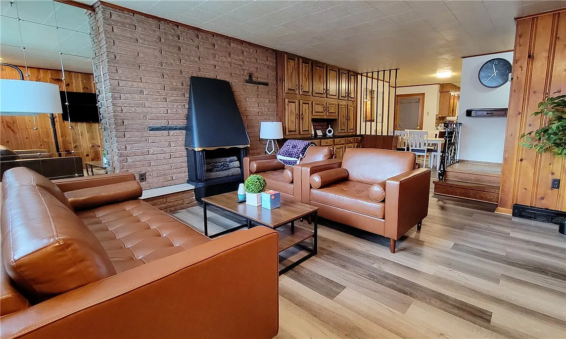 3 bed, 1.5 bath, 2034 sqft, $2,300 — Photo 3