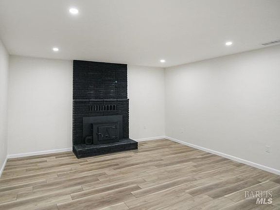 5th image of 15155 Lakeview Way