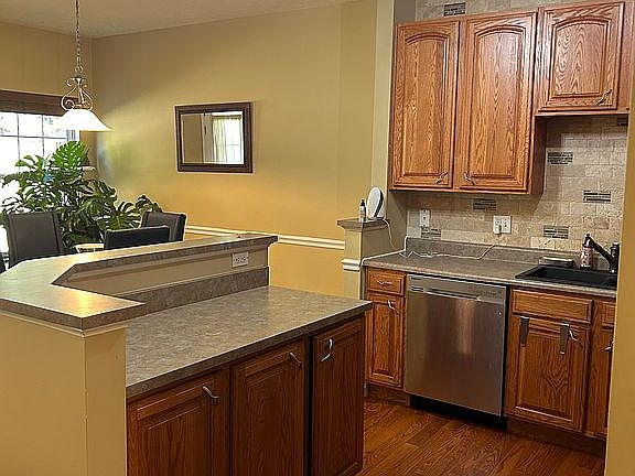 Kitchen with island